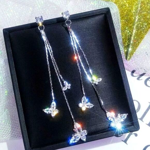 Diamond 💎 Butterfly Dangle  Earrings -  Womens Jewelry - Picture 5 of 5